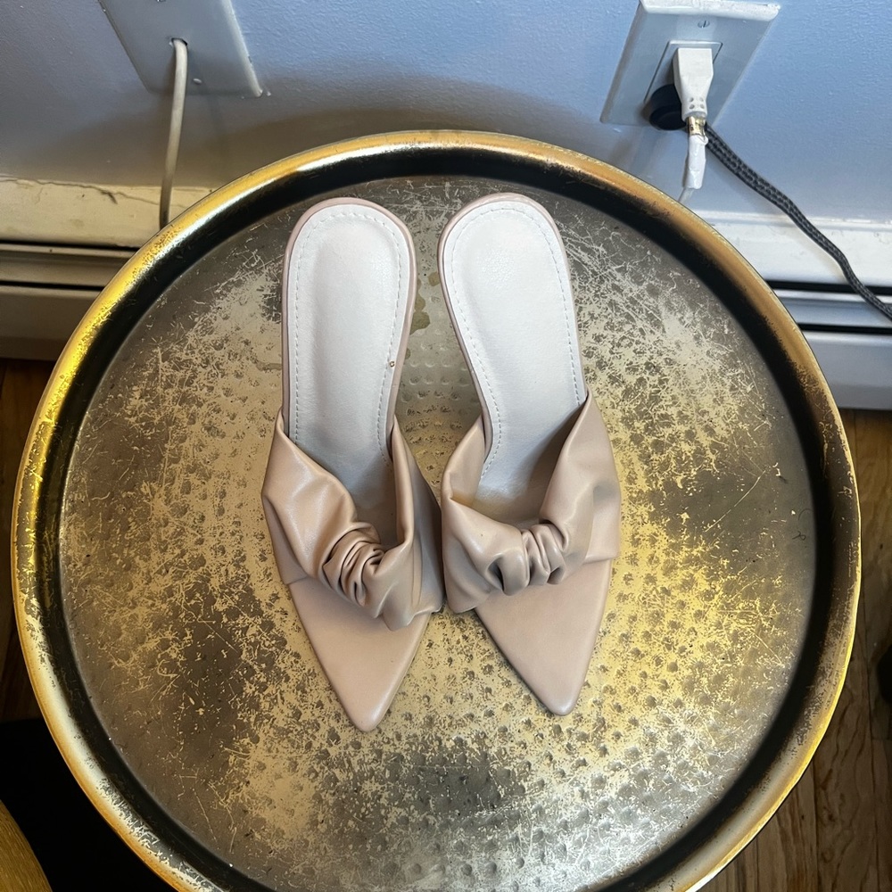 NUDE SLIPPERS